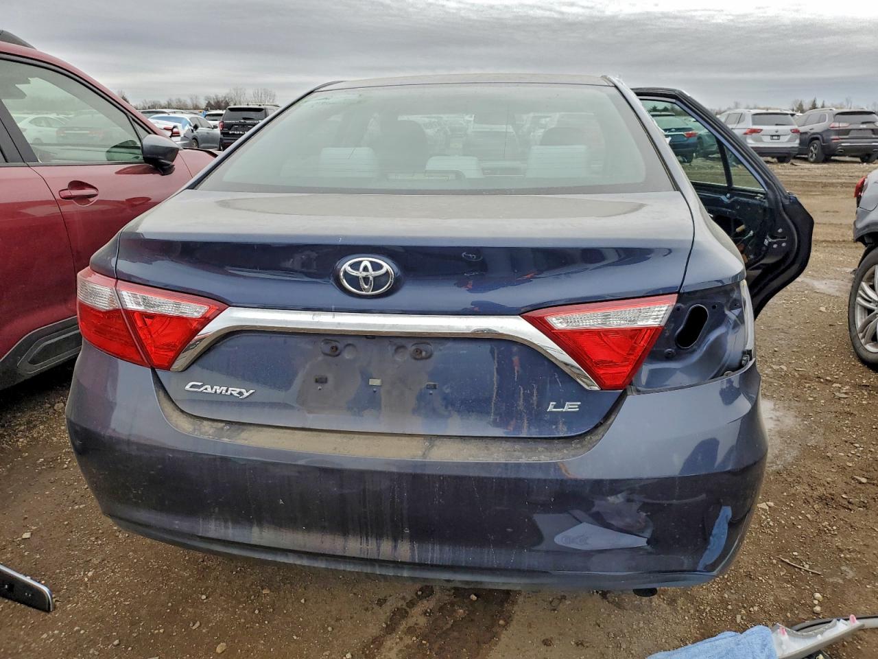 2017 TOYOTA CAMRY LE photo 6