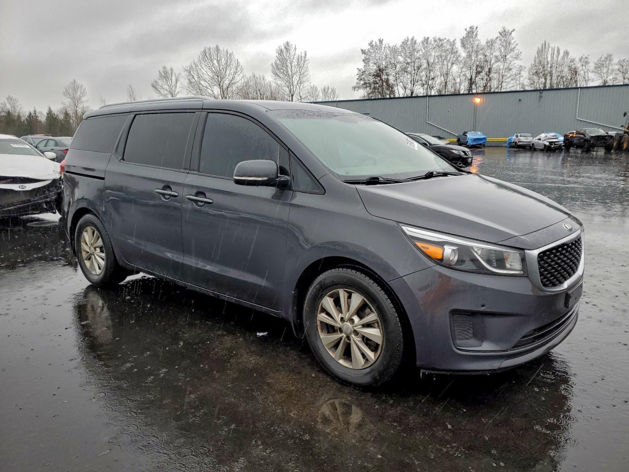 2017 KIA SEDONA LX photo 4