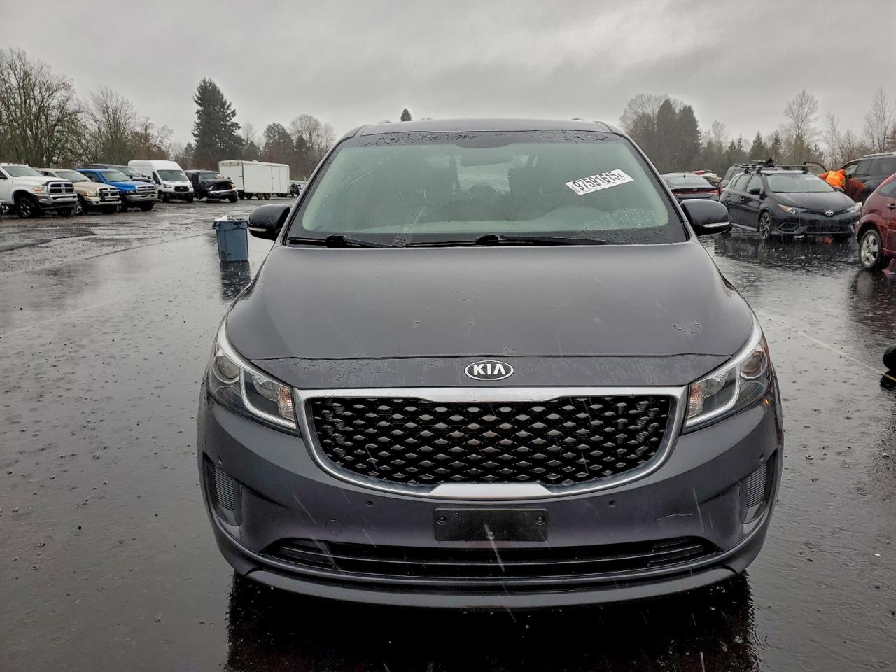 2017 KIA SEDONA LX photo 5