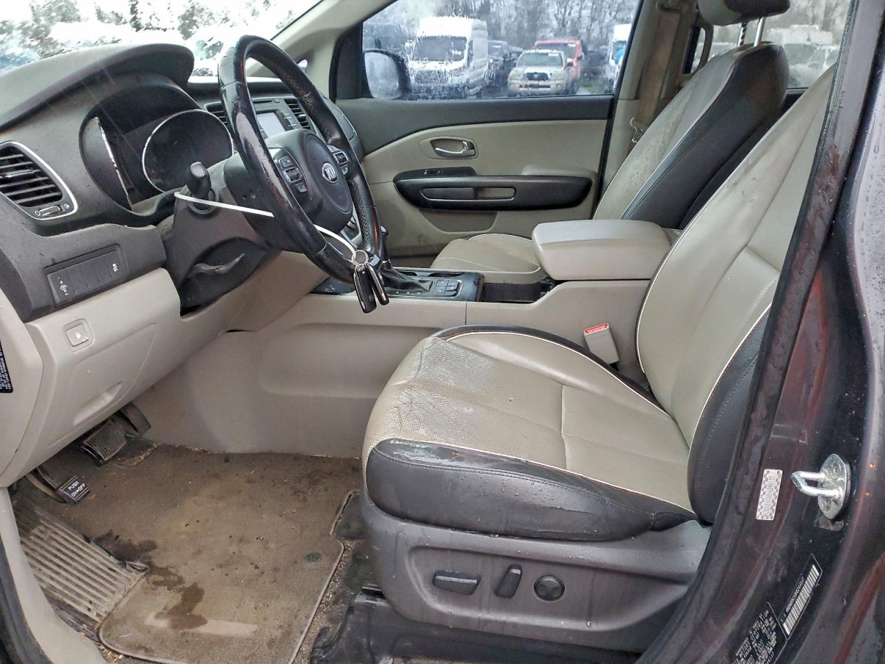 2017 KIA SEDONA LX photo 7