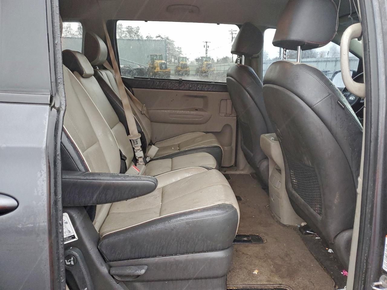 2017 KIA SEDONA LX photo 11