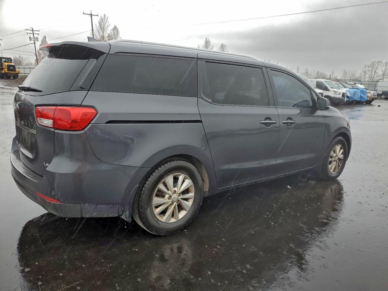2017 KIA SEDONA LX photo 3