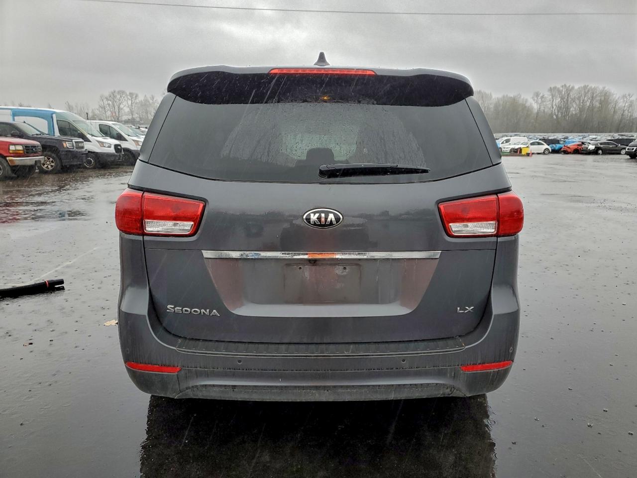 2017 KIA SEDONA LX photo 6