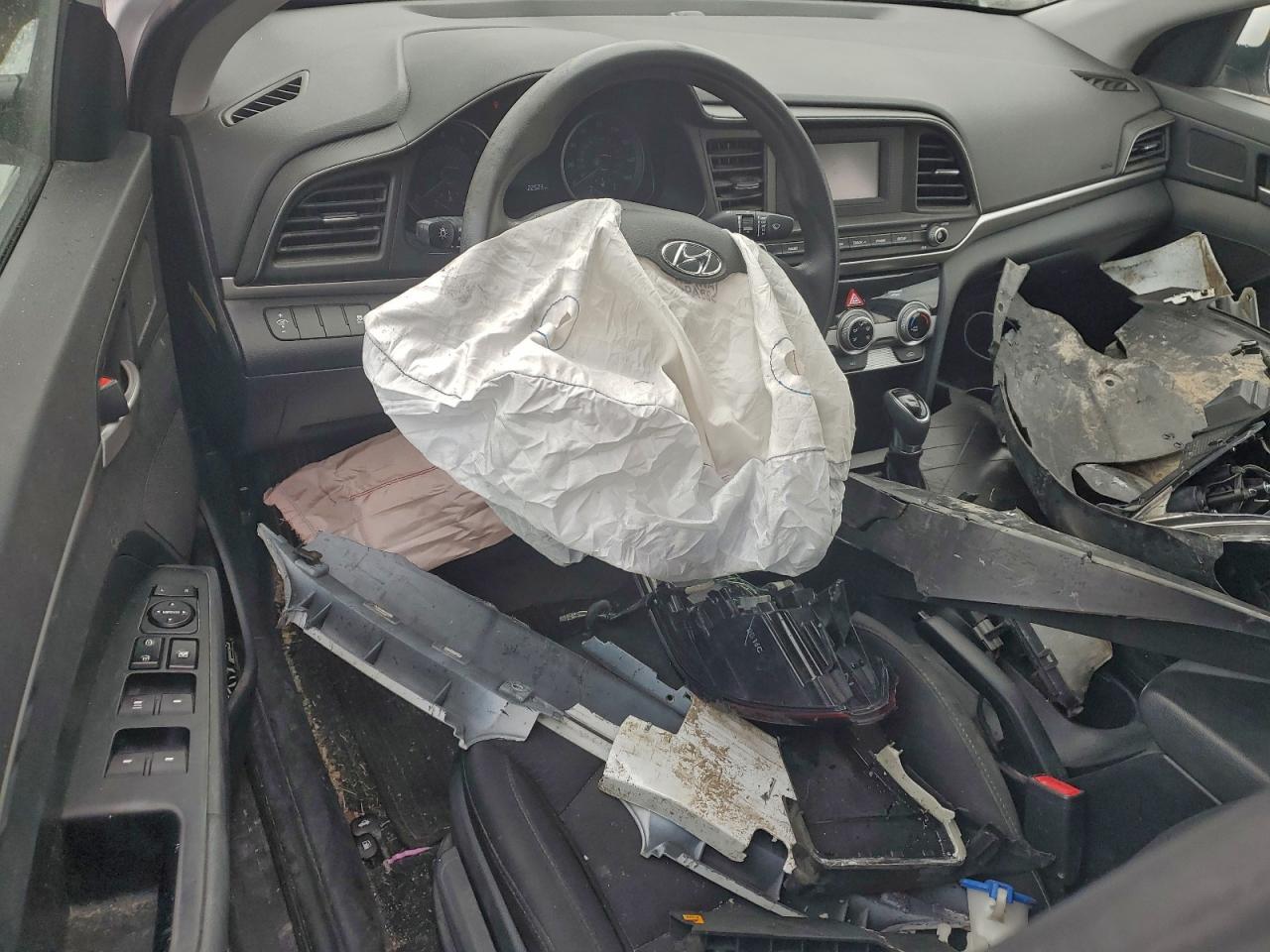 2019 HYUNDAI ELANTRA SE photo 8