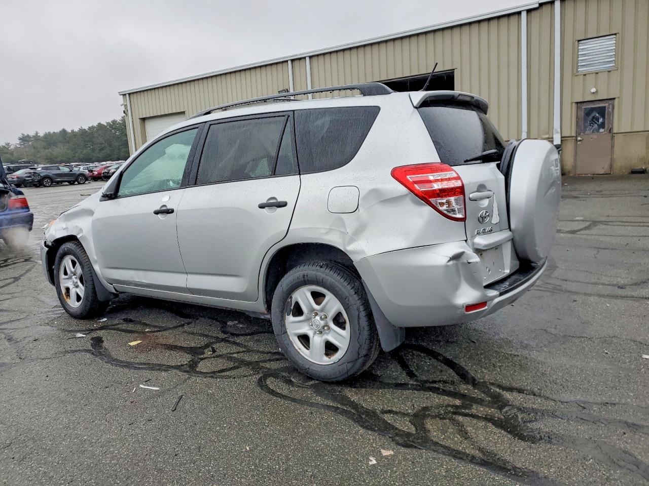 2011 TOYOTA RAV4 BASE photo 2