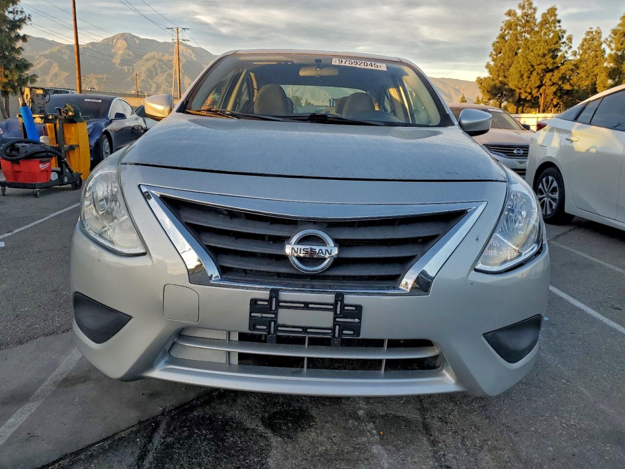 2019 NISSAN VERSA S photo 5