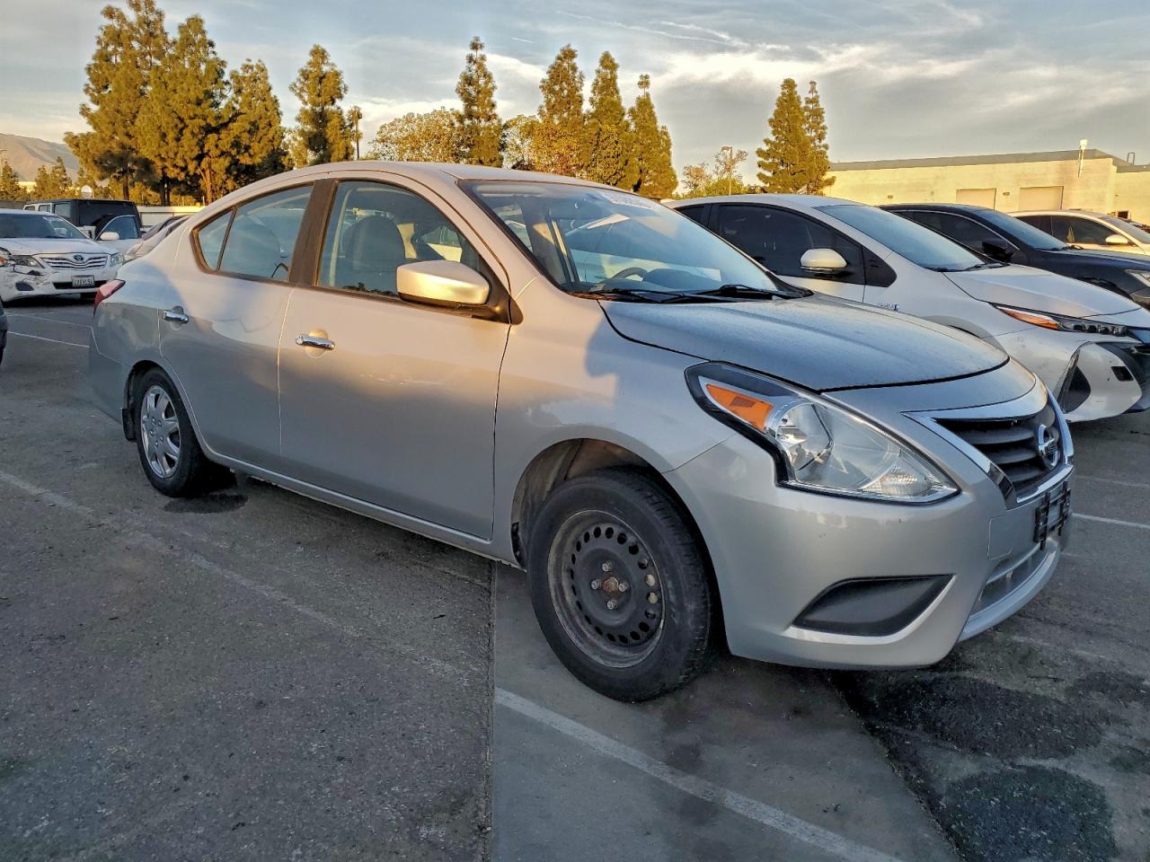 2019 NISSAN VERSA S photo 4