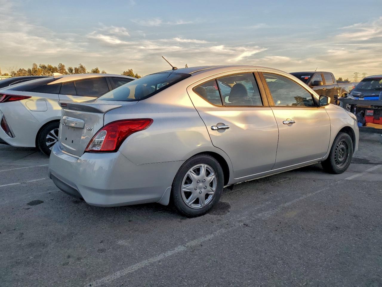 2019 NISSAN VERSA S photo 3
