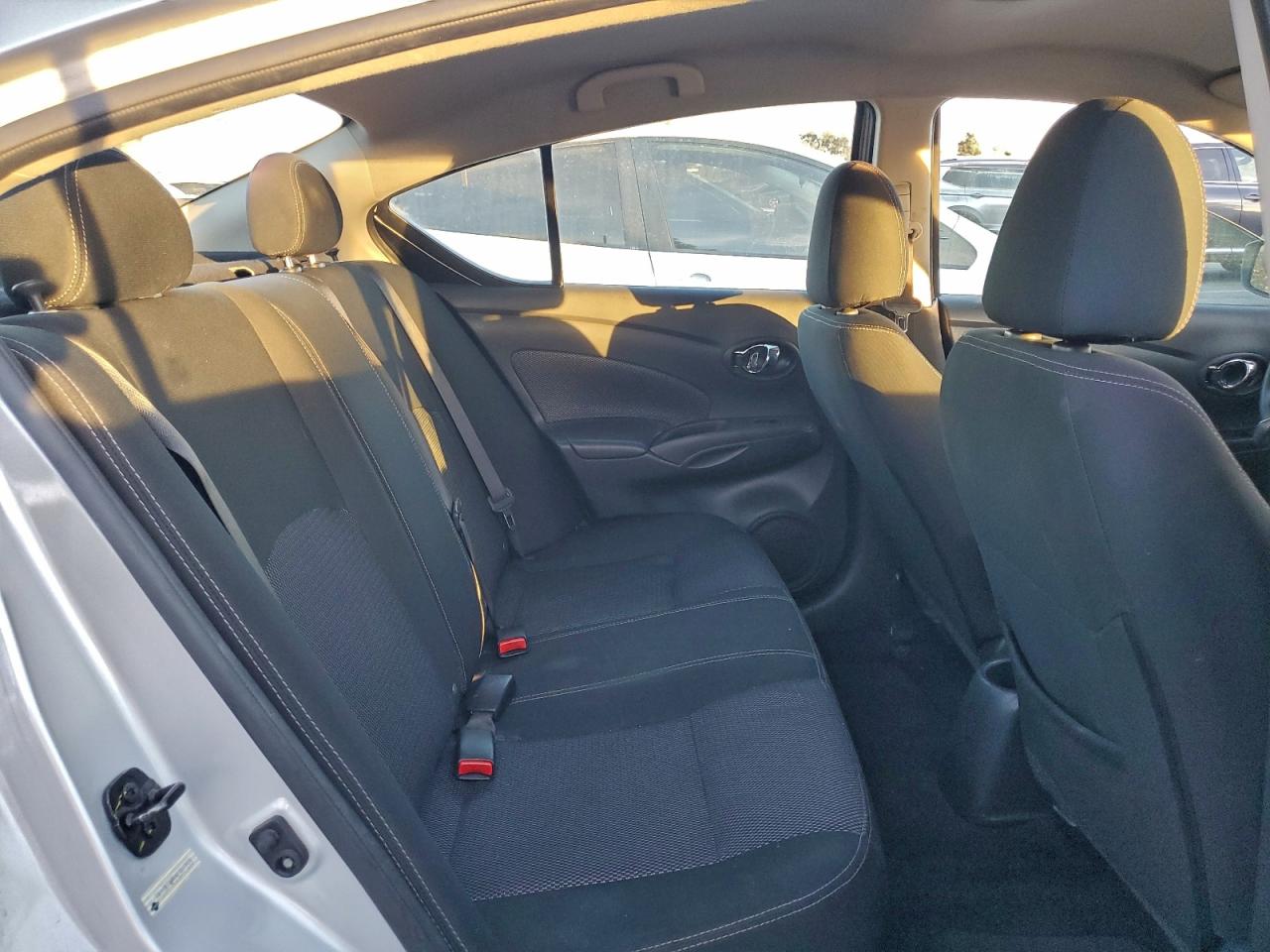 2019 NISSAN VERSA S photo 10