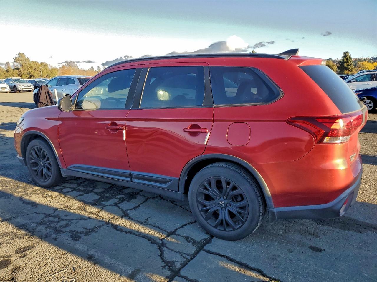 2018 MITSUBISHI OUTLANDER SE photo 2