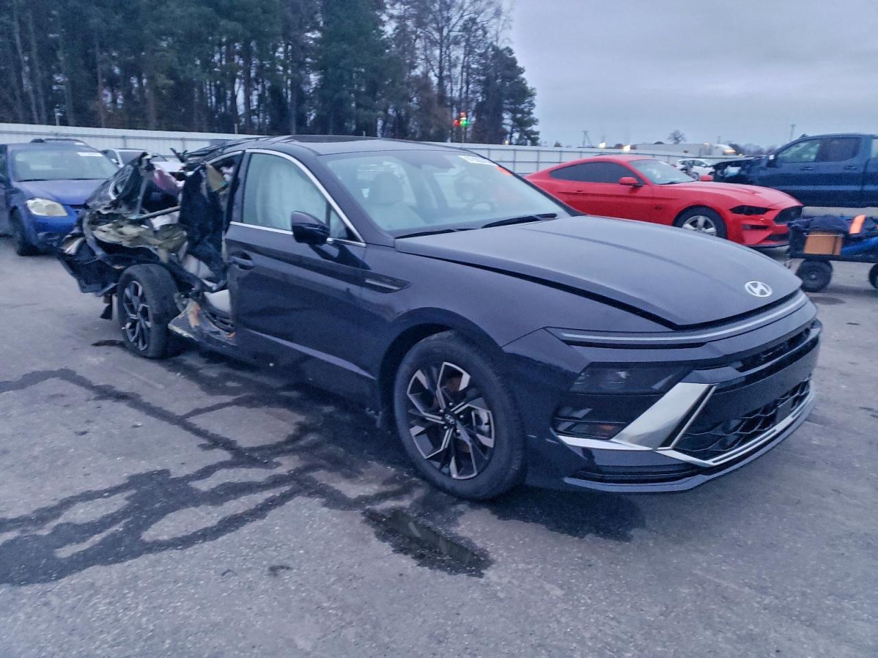 2025 HYUNDAI SONATA SEL photo 4