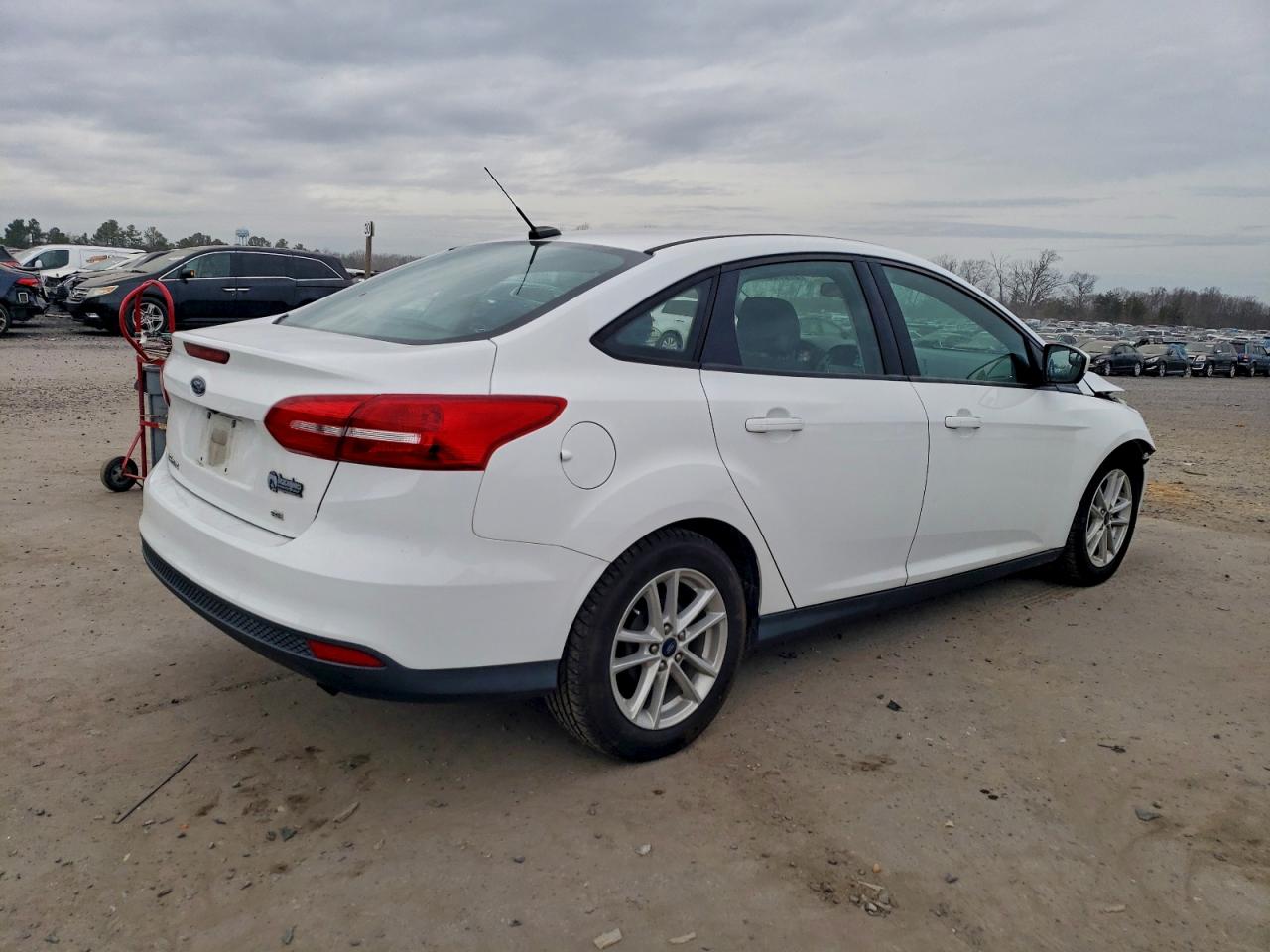 2018 FORD FOCUS SE photo 3