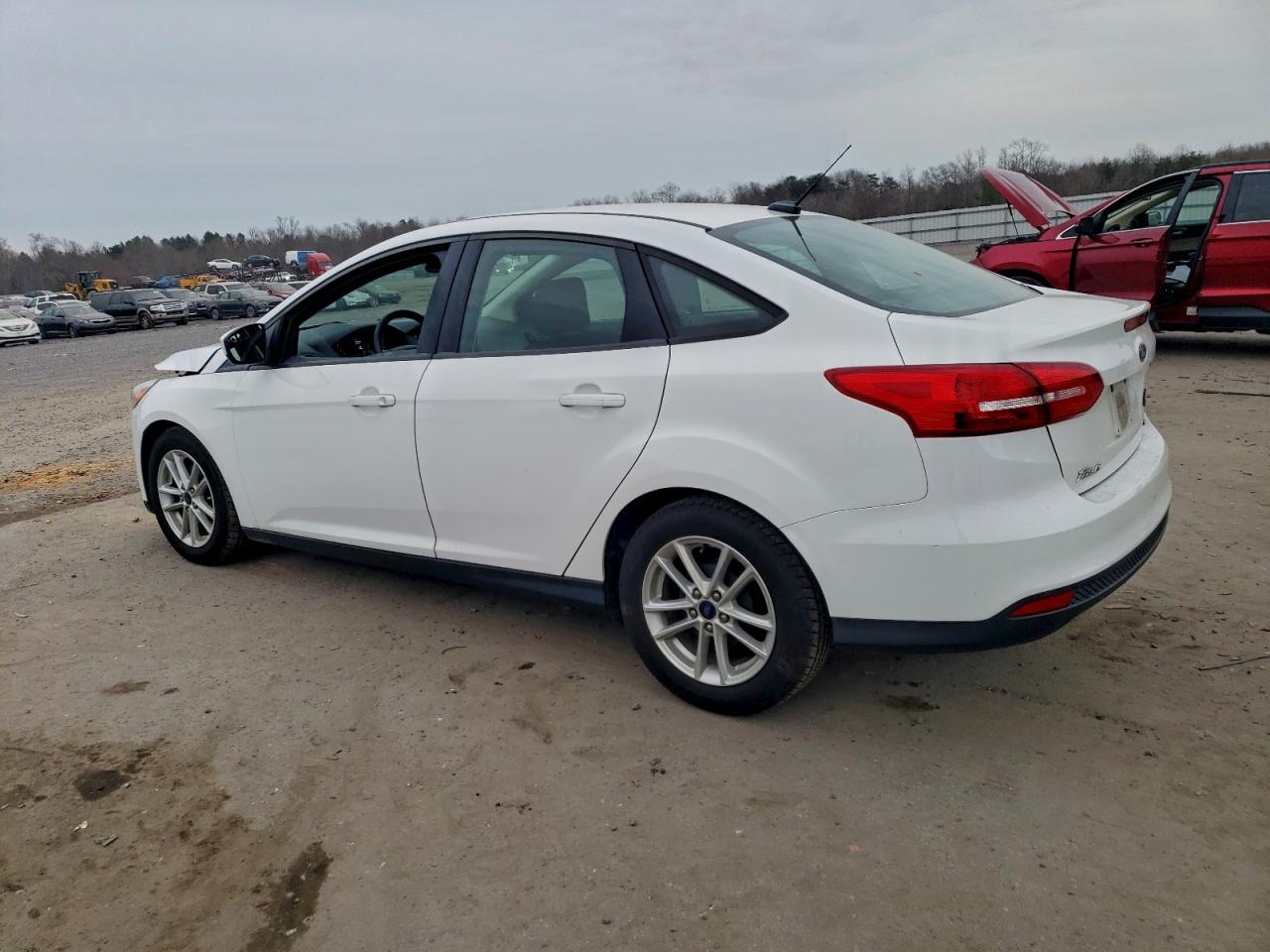2018 FORD FOCUS SE photo 2