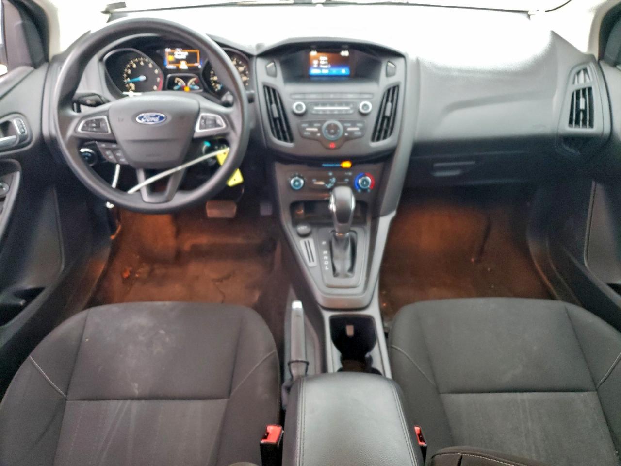 2018 FORD FOCUS SE photo 8