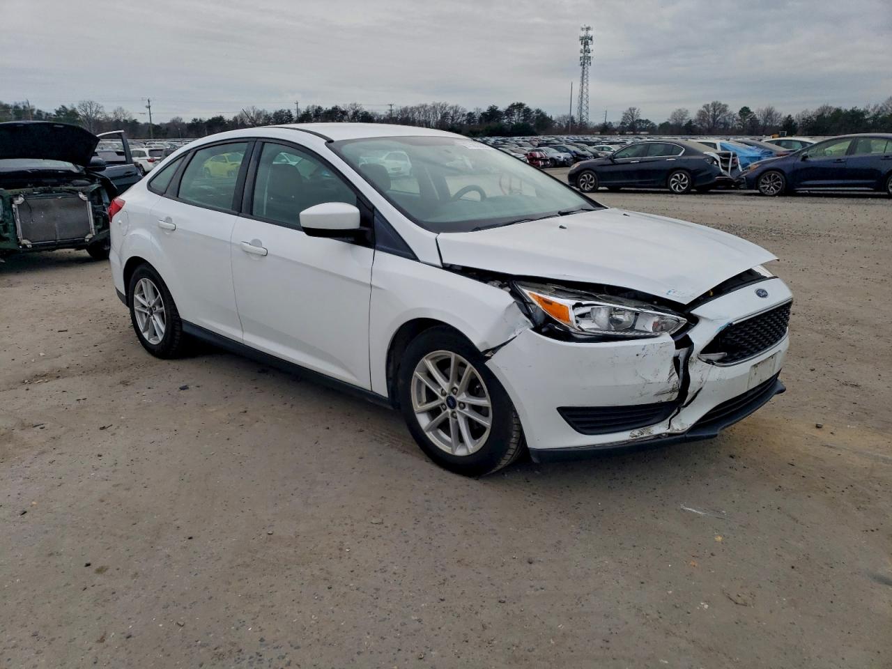 2018 FORD FOCUS SE photo 4