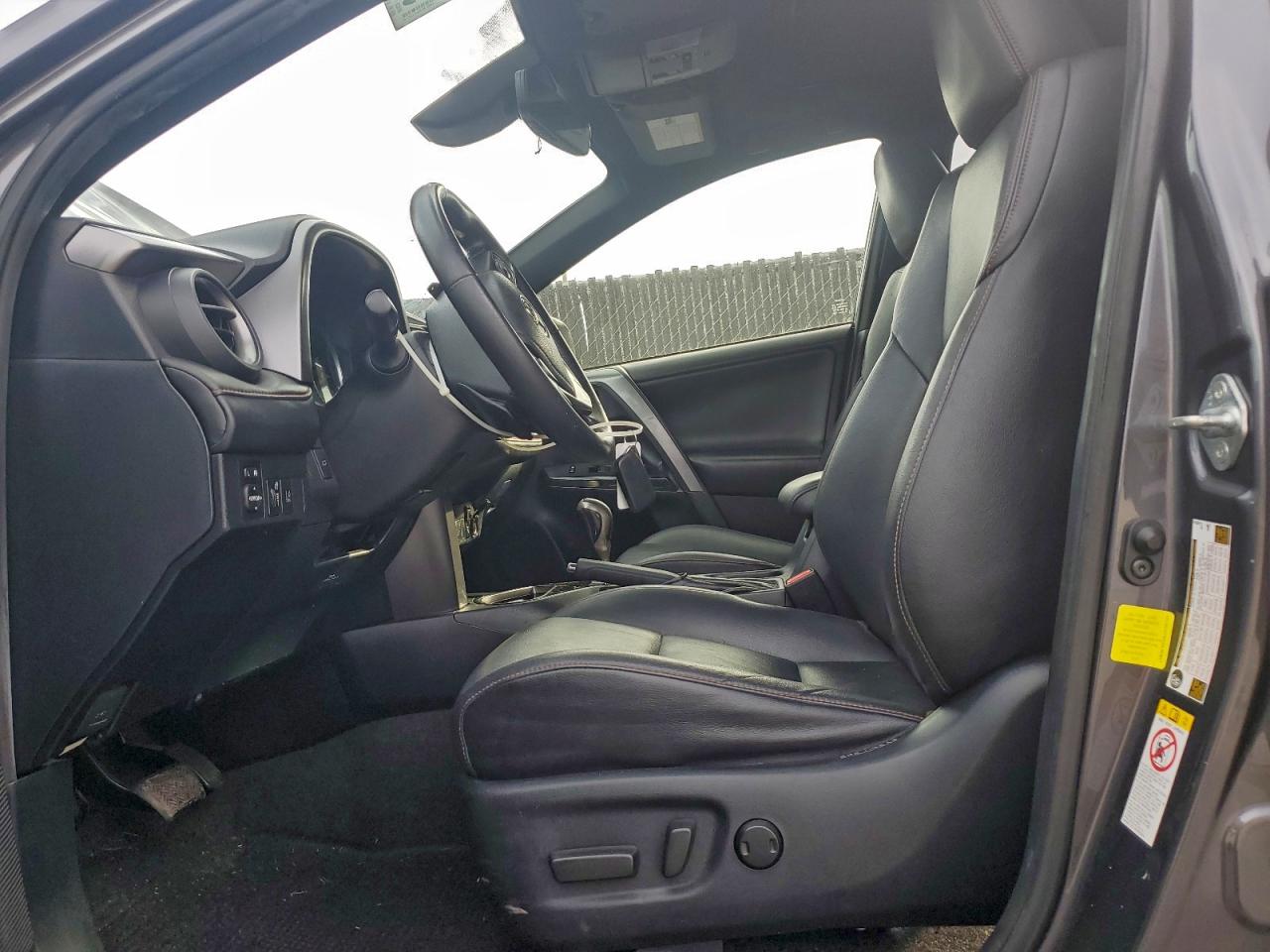 2018 TOYOTA RAV4 SE photo 7