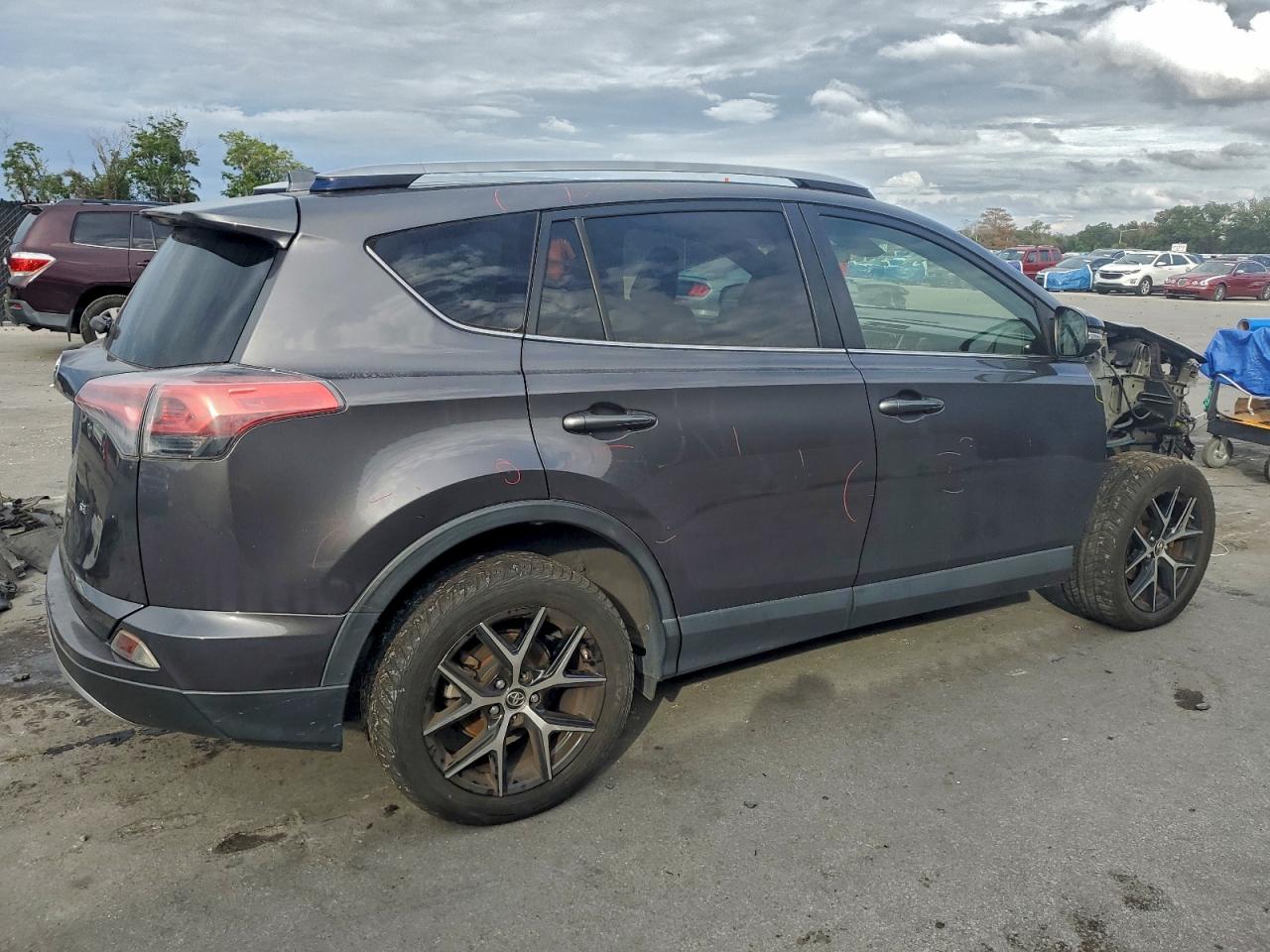 2018 TOYOTA RAV4 SE photo 3