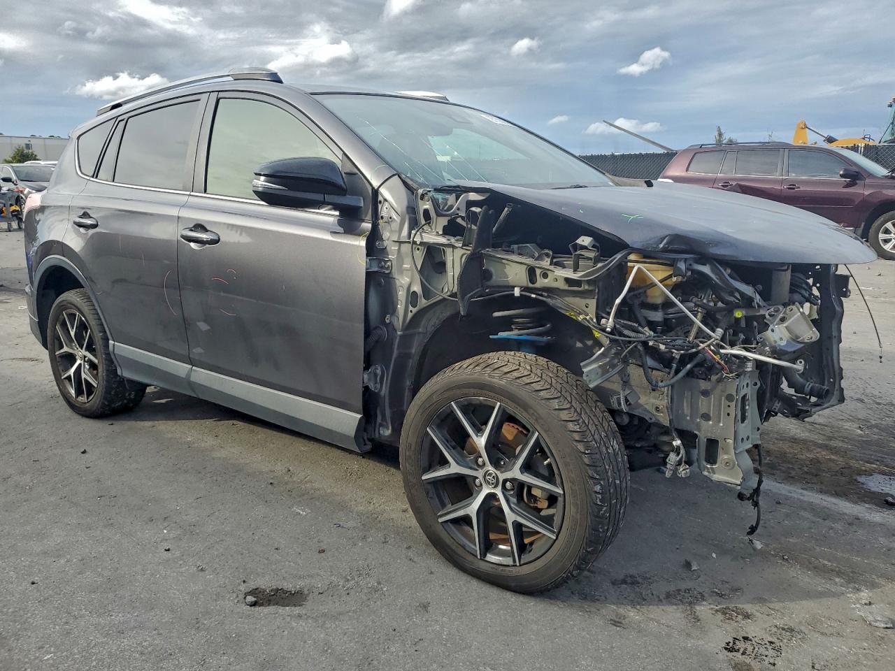 2018 TOYOTA RAV4 SE photo 4