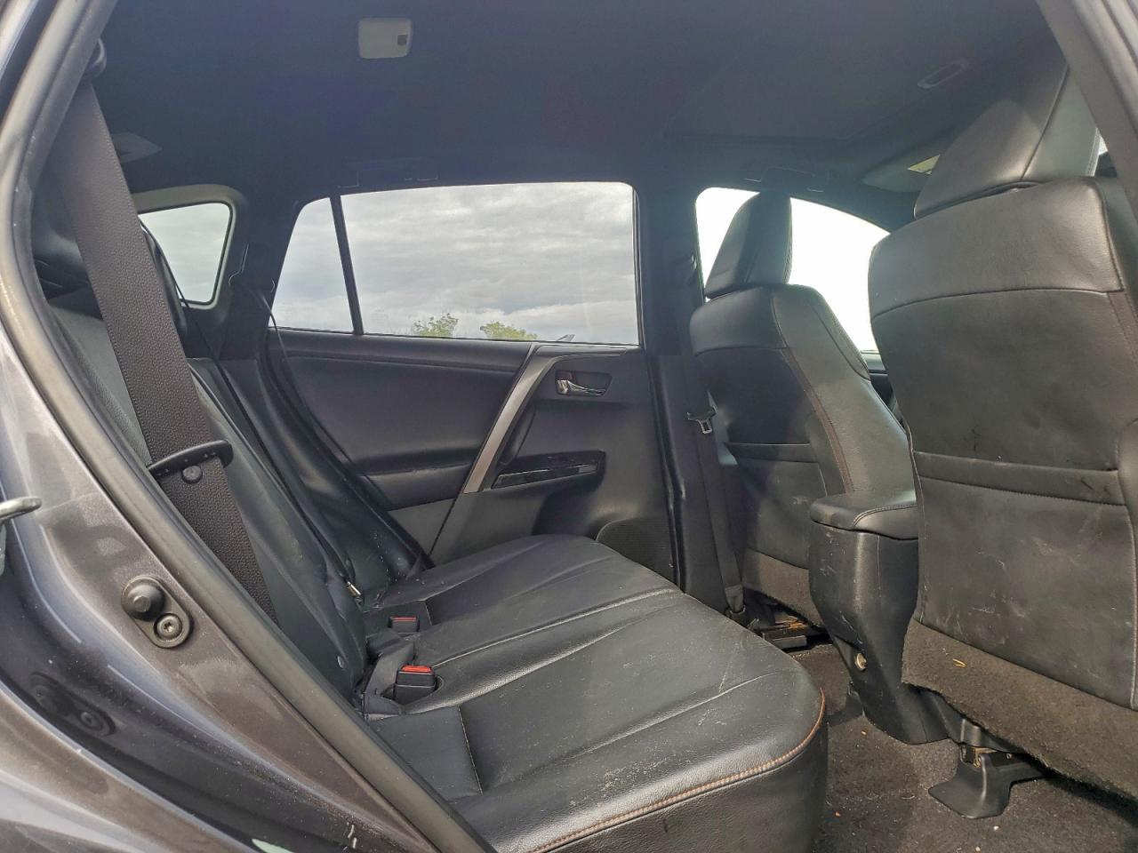 2018 TOYOTA RAV4 SE photo 11