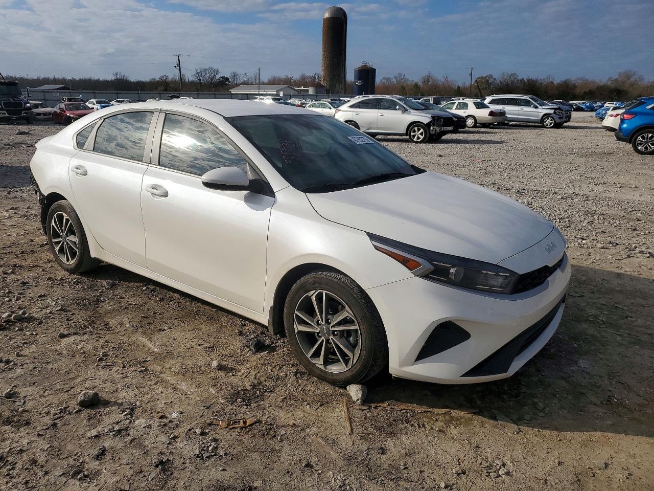 2024 KIA FORTE LX photo 4