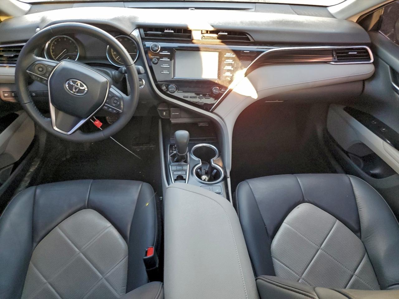 2018 TOYOTA CAMRY L photo 15