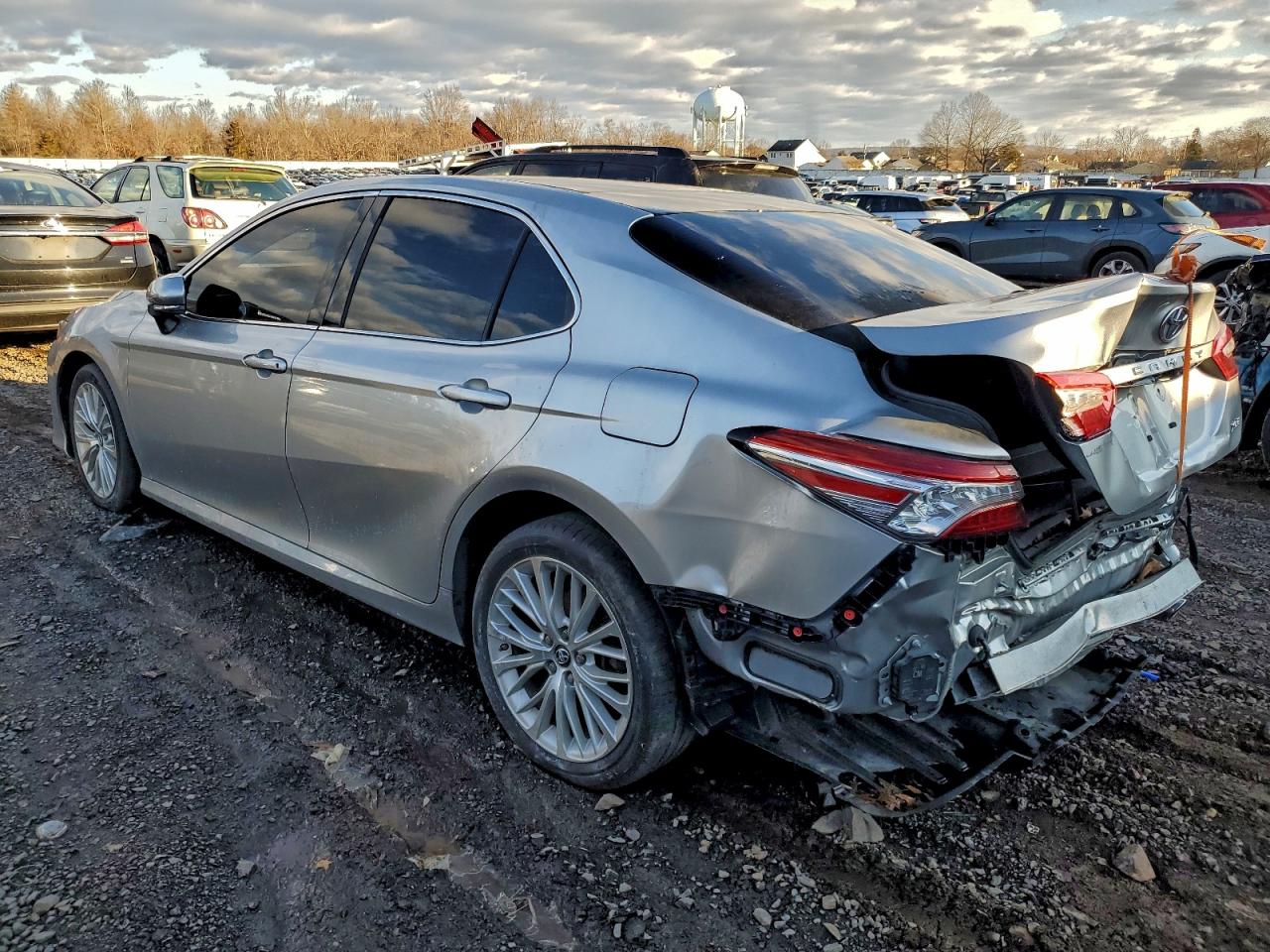 2018 TOYOTA CAMRY L photo 3
