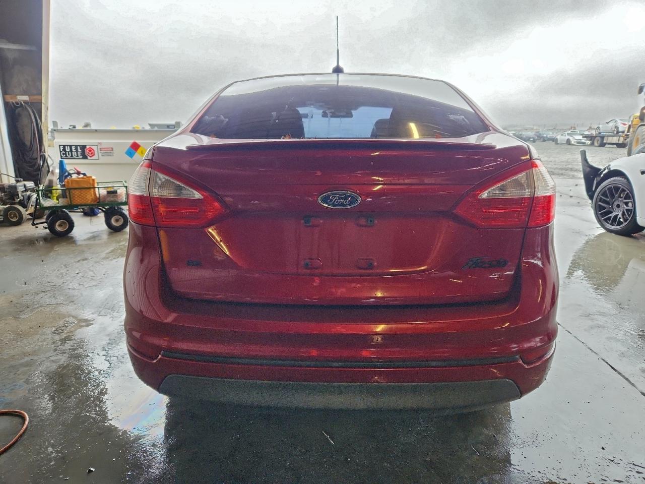 2015 FORD FIESTA SE photo 11