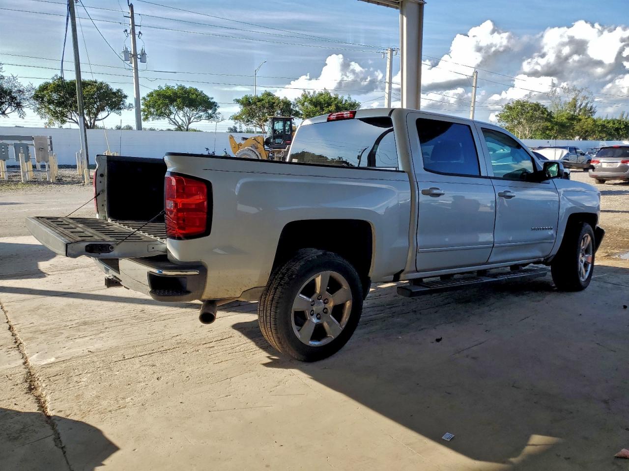 2016 CHEVROLET SILVERADO C1500 LT photo 3