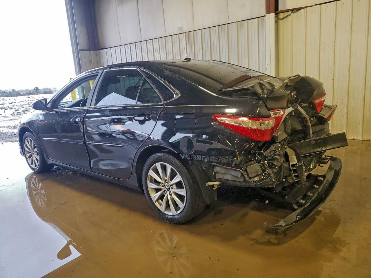 2017 TOYOTA CAMRY LE photo 2