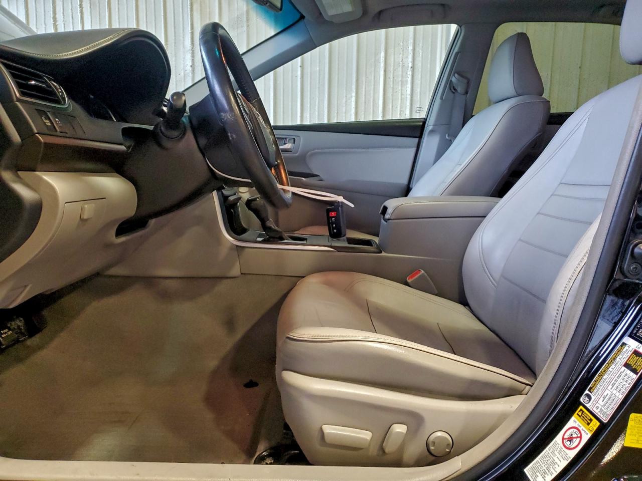 2017 TOYOTA CAMRY LE photo 7