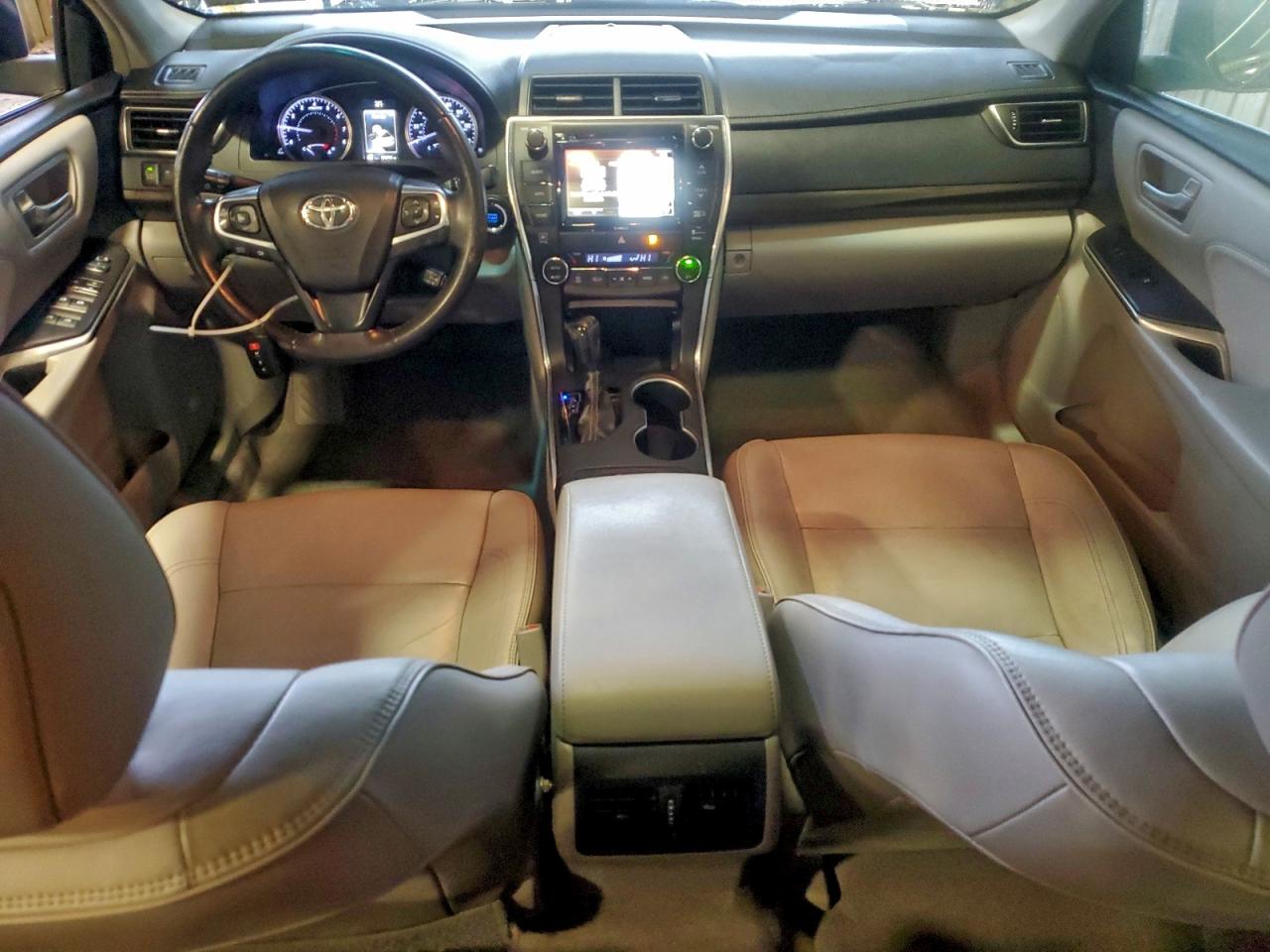 2017 TOYOTA CAMRY LE photo 8
