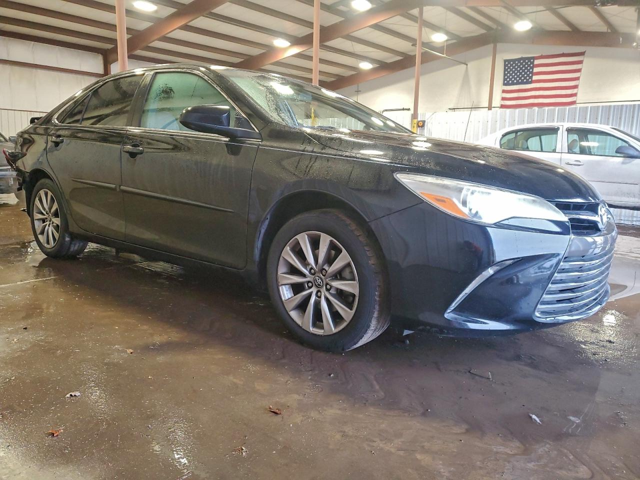 2017 TOYOTA CAMRY LE photo 4