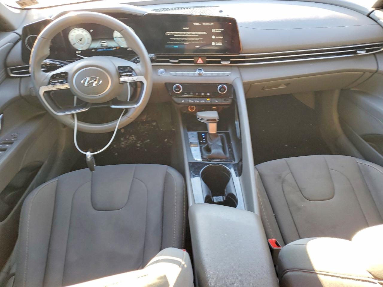 2023 HYUNDAI ELANTRA SEL photo 8