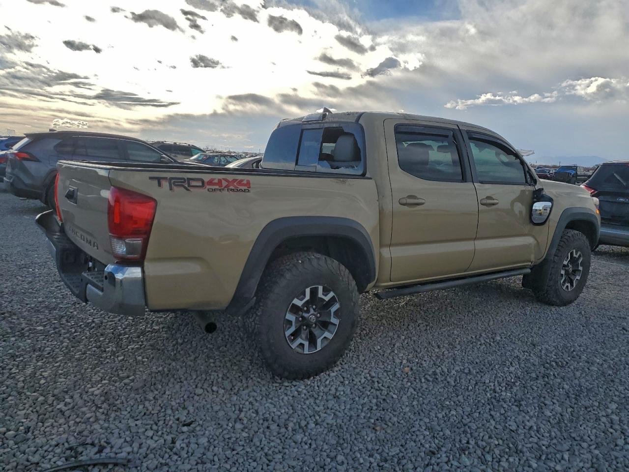 2017 TOYOTA TACOMA DOUBLE CAB photo 3