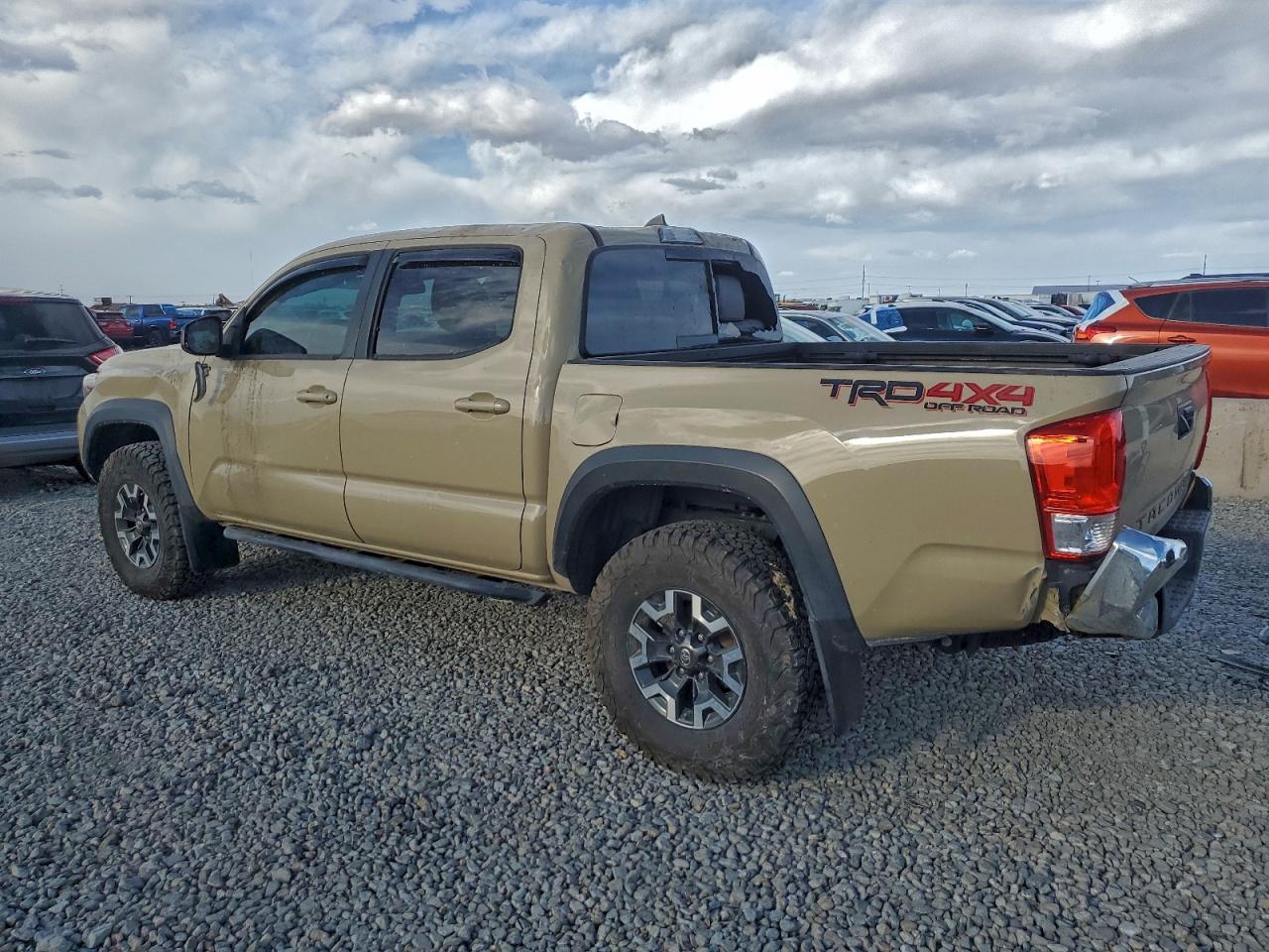 2017 TOYOTA TACOMA DOUBLE CAB photo 2