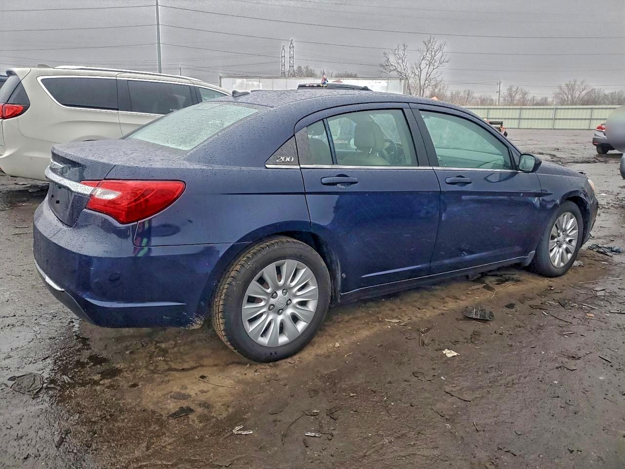 2013 CHRYSLER 200 LX photo 3