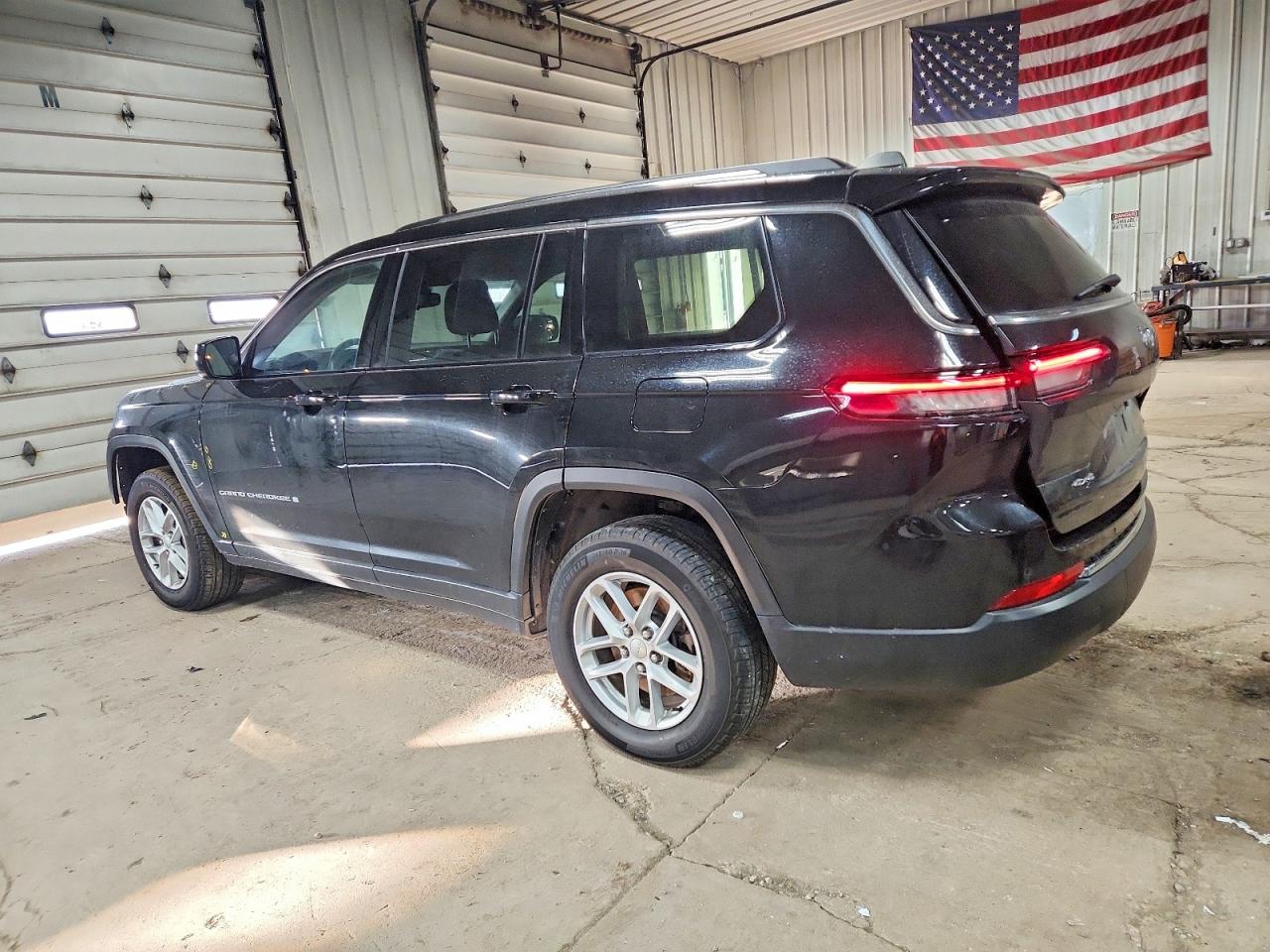 2023 JEEP GRAND CHEROKEE L LAREDO photo 2