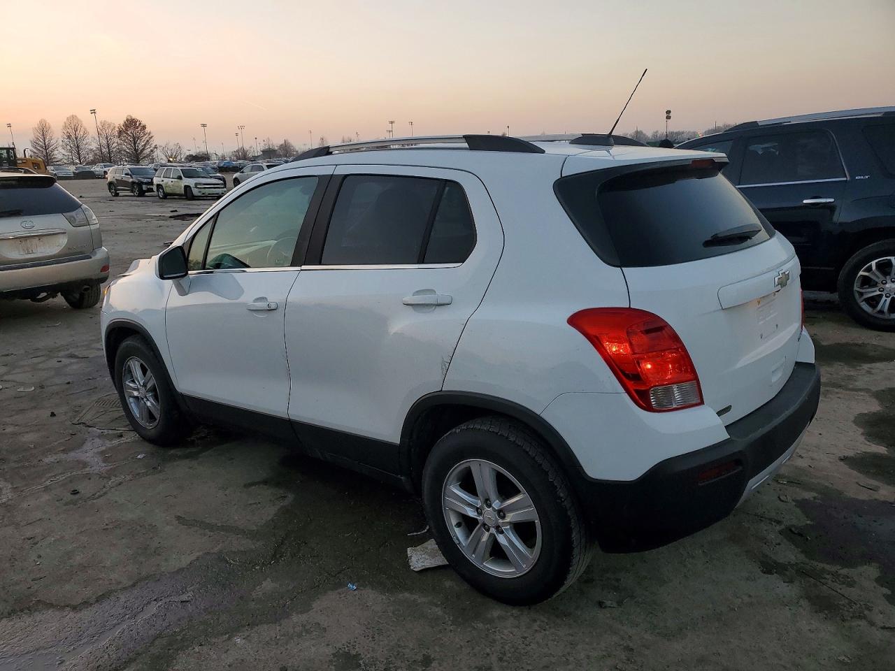 2015 CHEVROLET TRAX 1LT photo 3