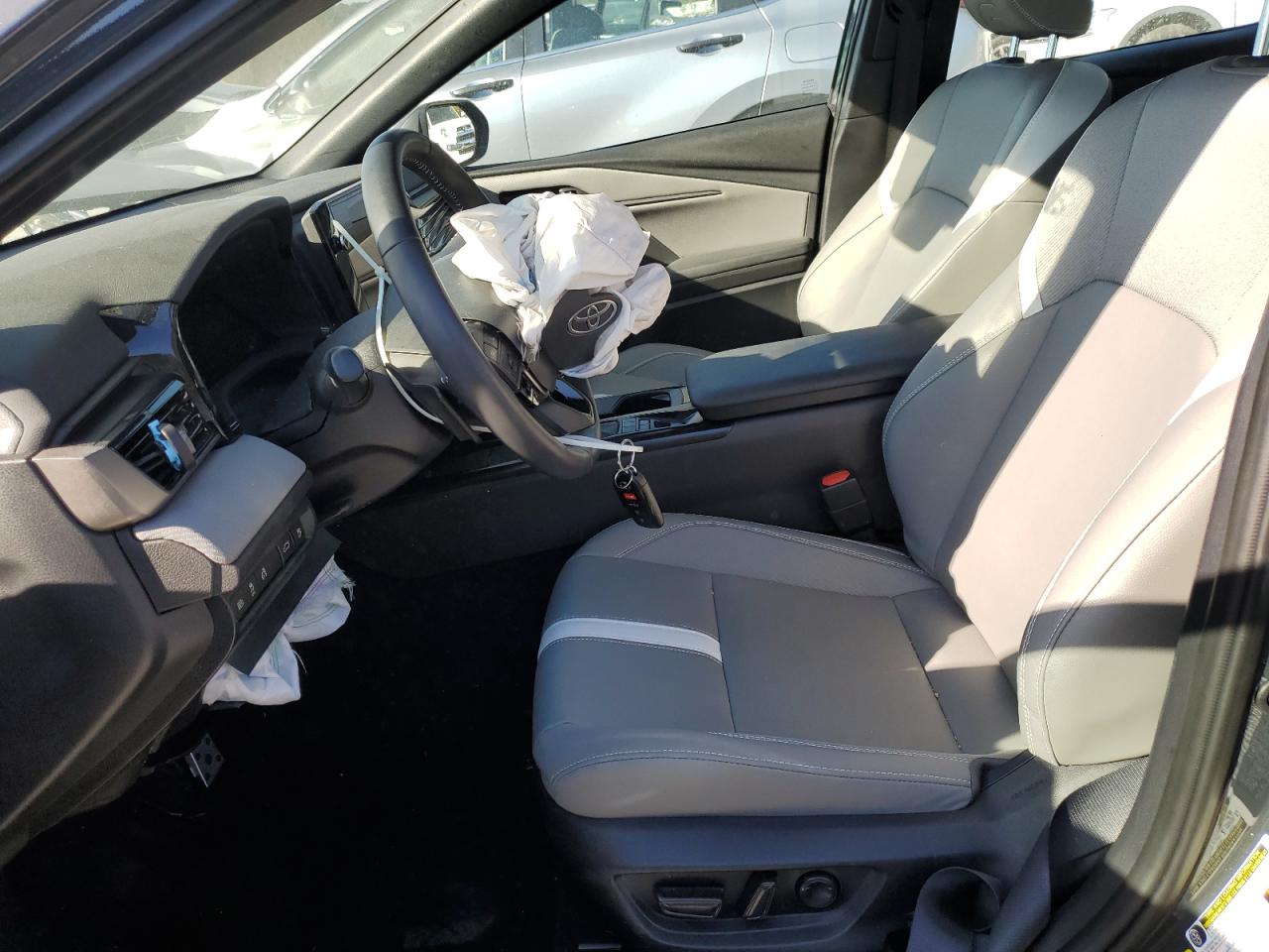 2025 TOYOTA CAMRY XSE photo 13