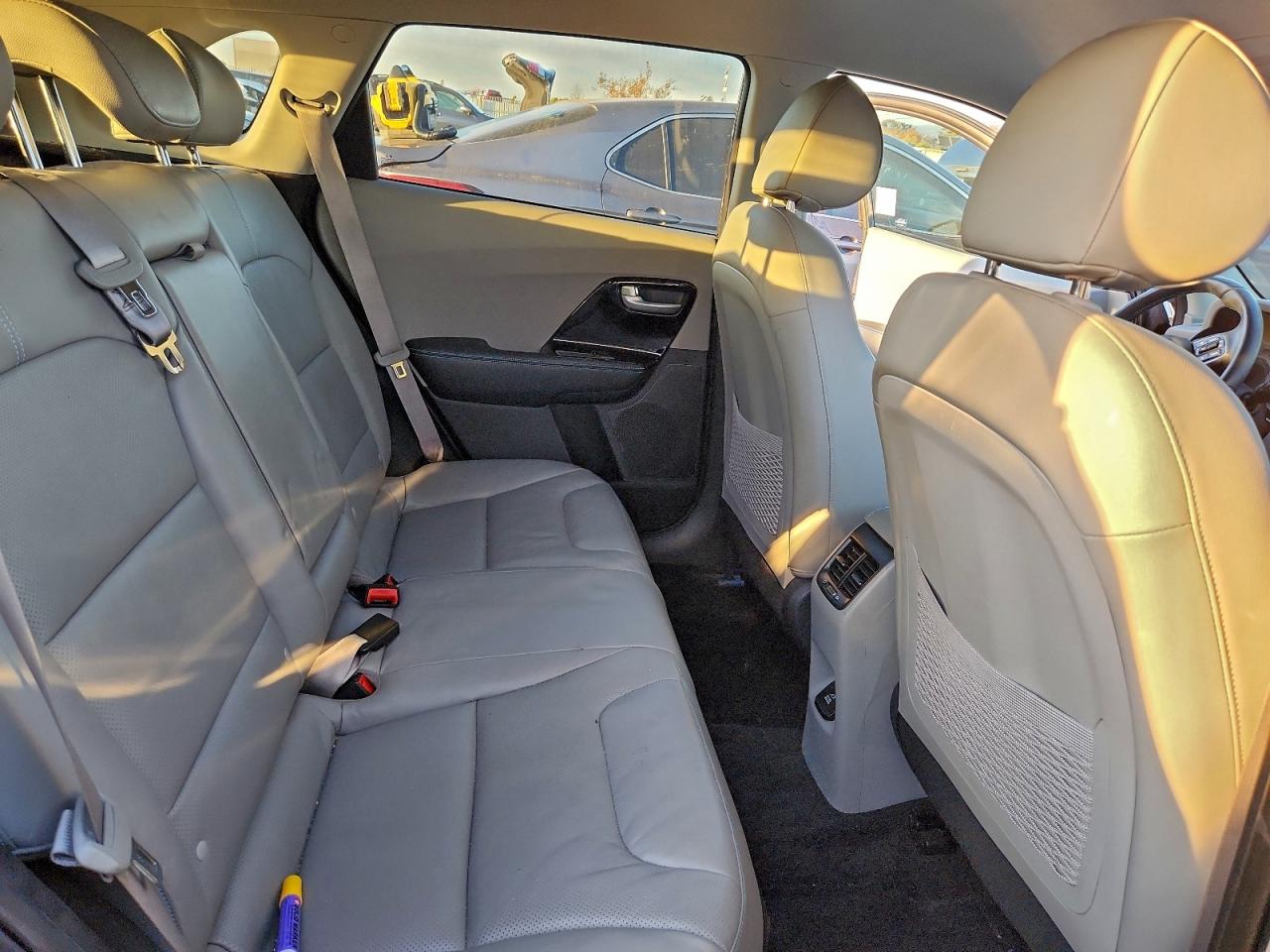 2018 KIA NIRO EX PREMIUM photo 10