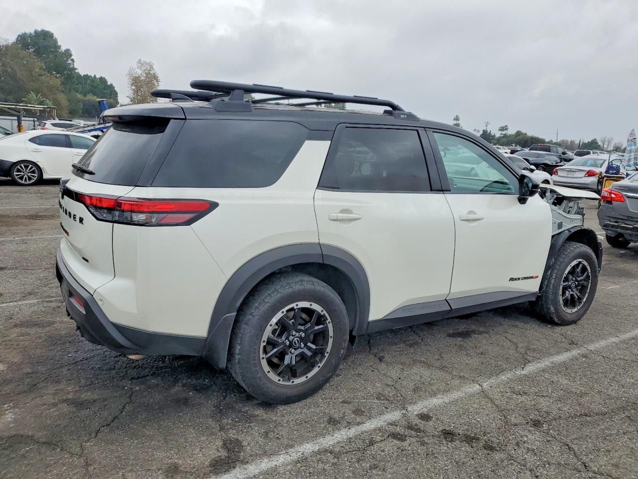 2023 NISSAN PATHFINDER SV photo 3