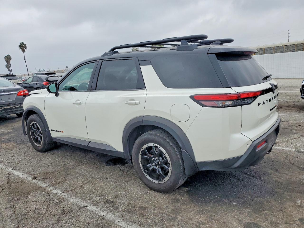 2023 NISSAN PATHFINDER SV photo 2