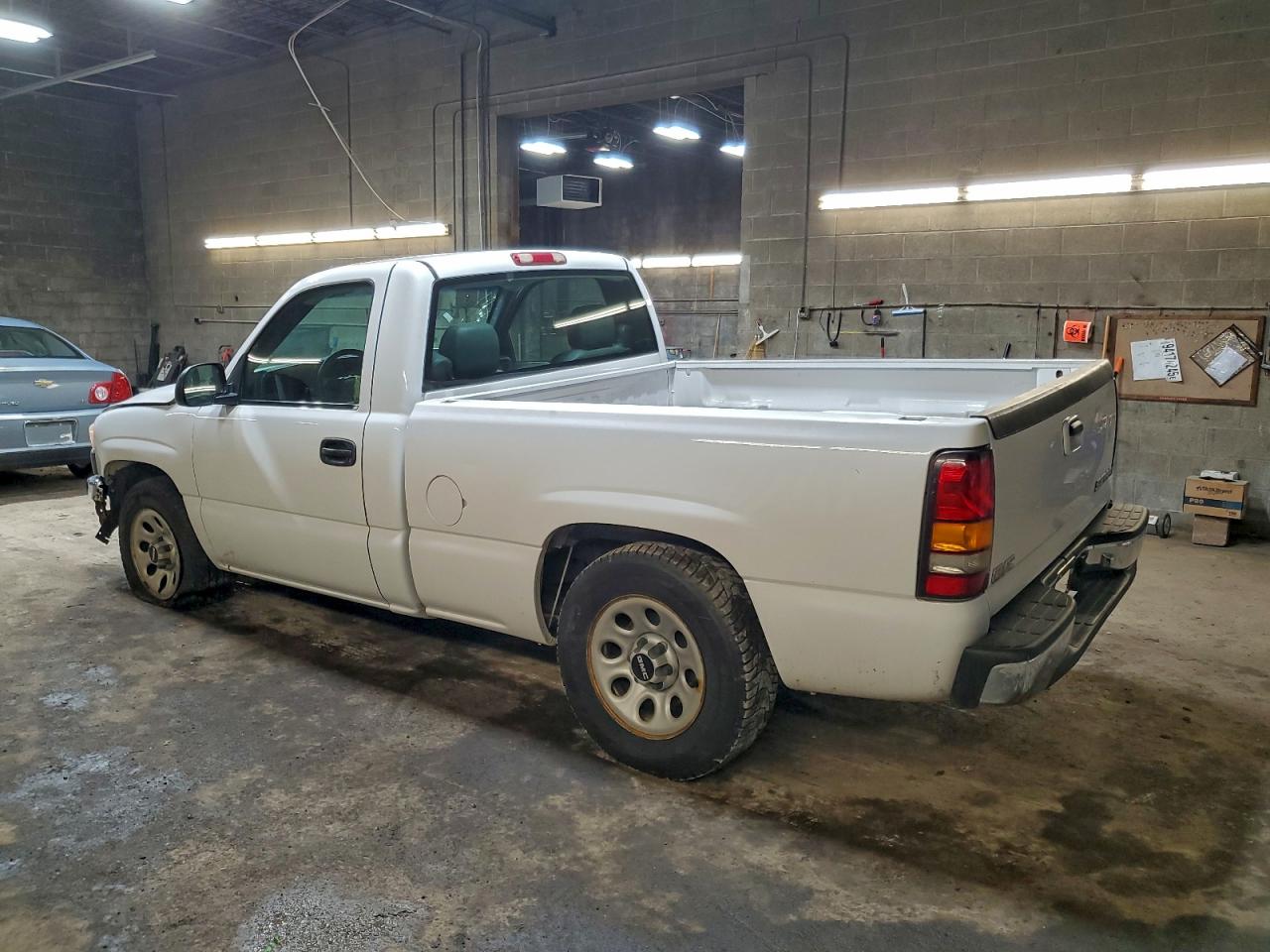 2007 GMC NEW SIERRA C1500 CLASSIC photo 2