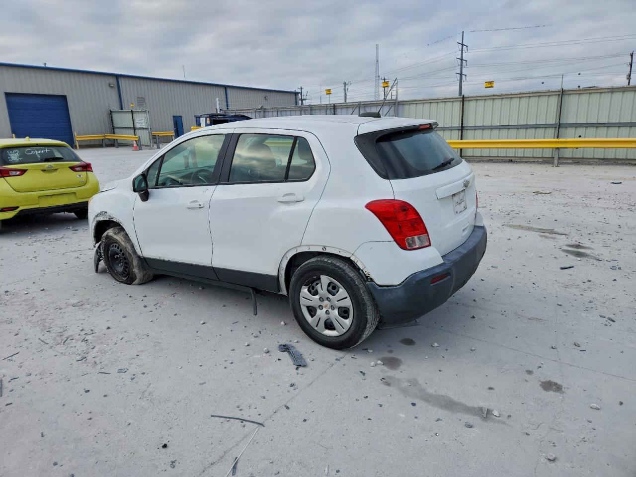 2015 CHEVROLET TRAX LS photo 2