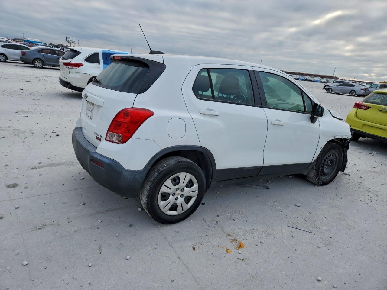 2015 CHEVROLET TRAX LS photo 3