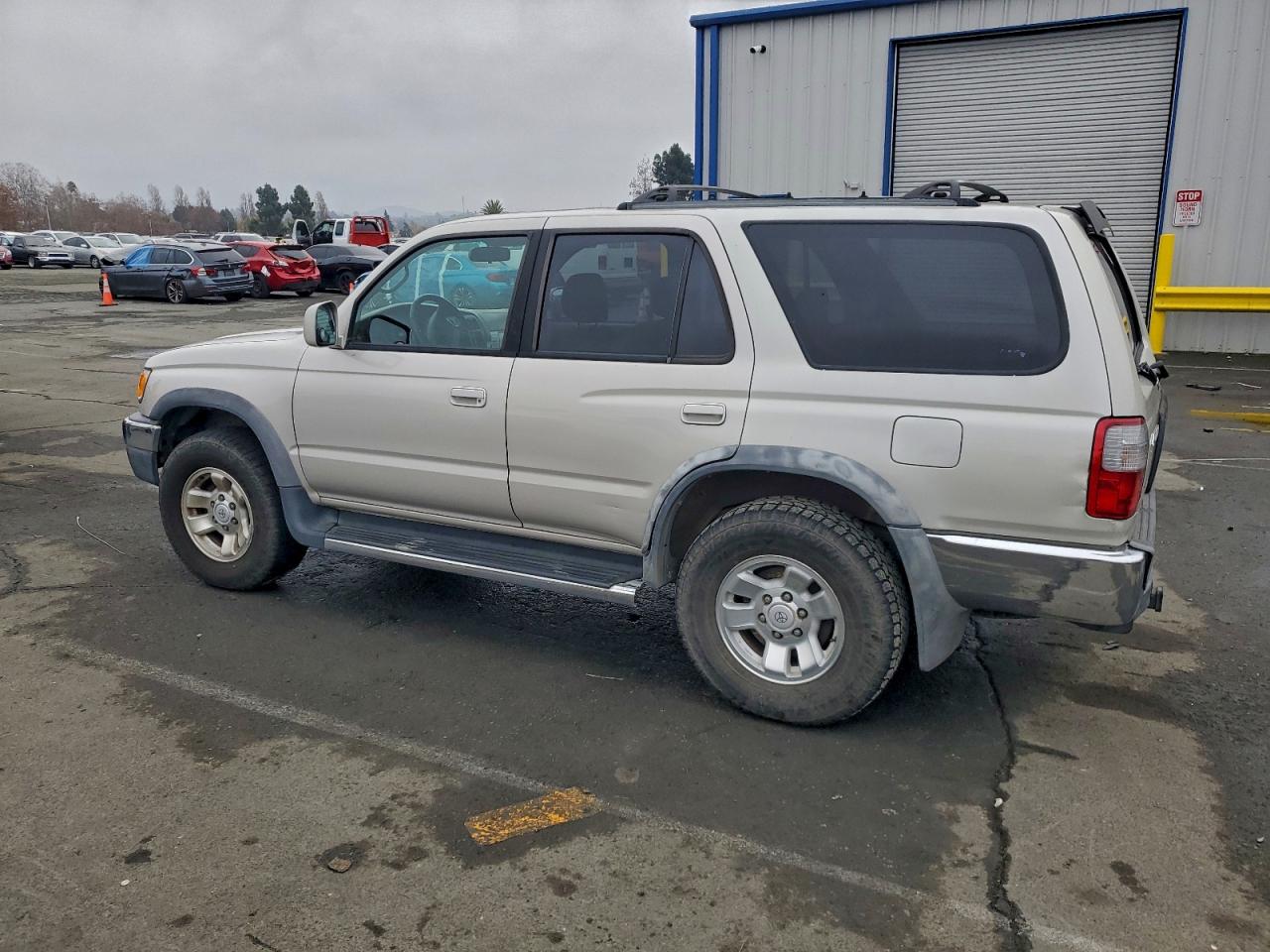 2000 TOYOTA 4RUNNER SR5 photo 2