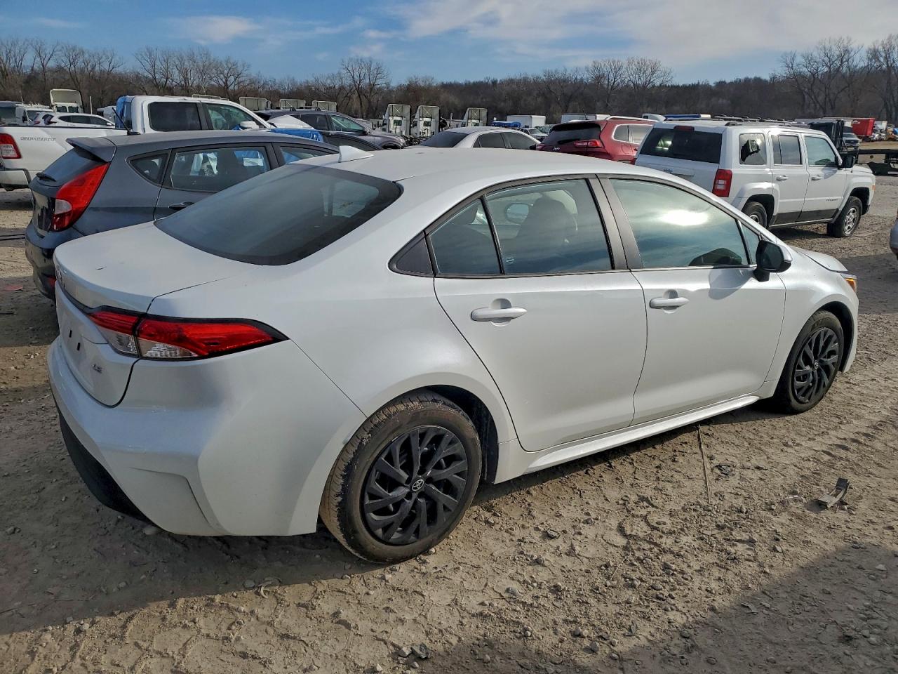 2024 TOYOTA COROLLA LE photo 3