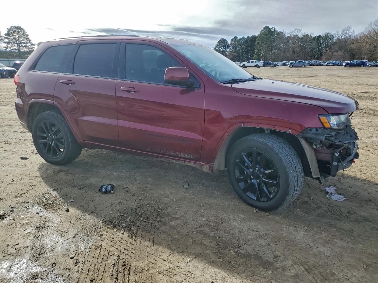 2019 JEEP GRAND CHEROKEE LAREDO photo 4
