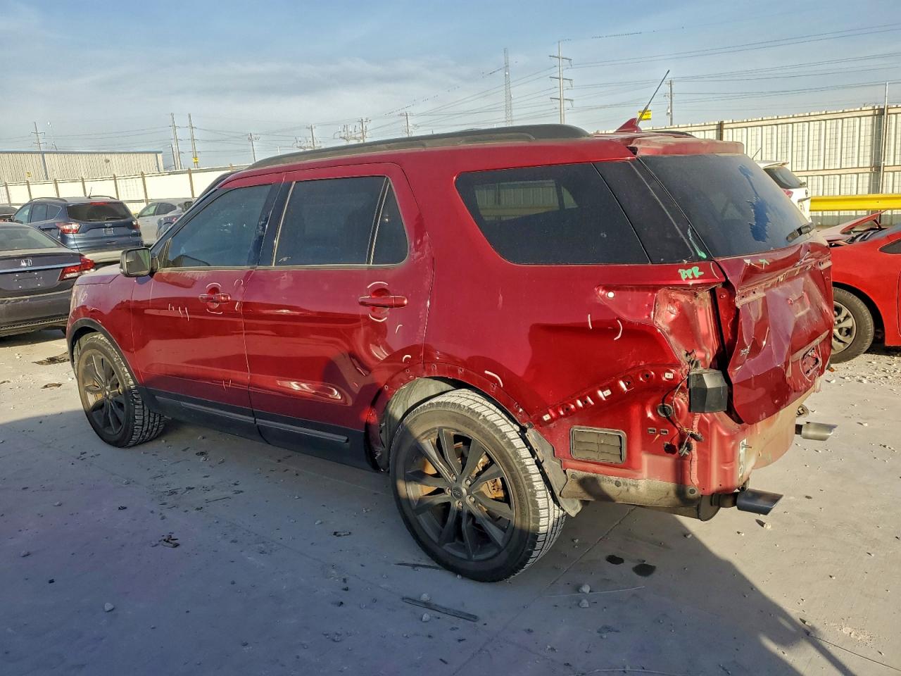 2018 FORD EXPLORER XLT photo 2