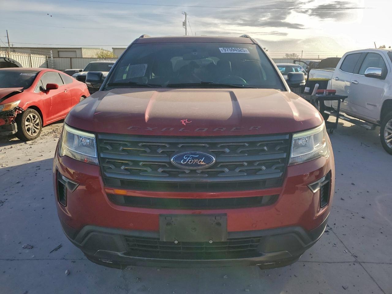 2018 FORD EXPLORER XLT photo 5